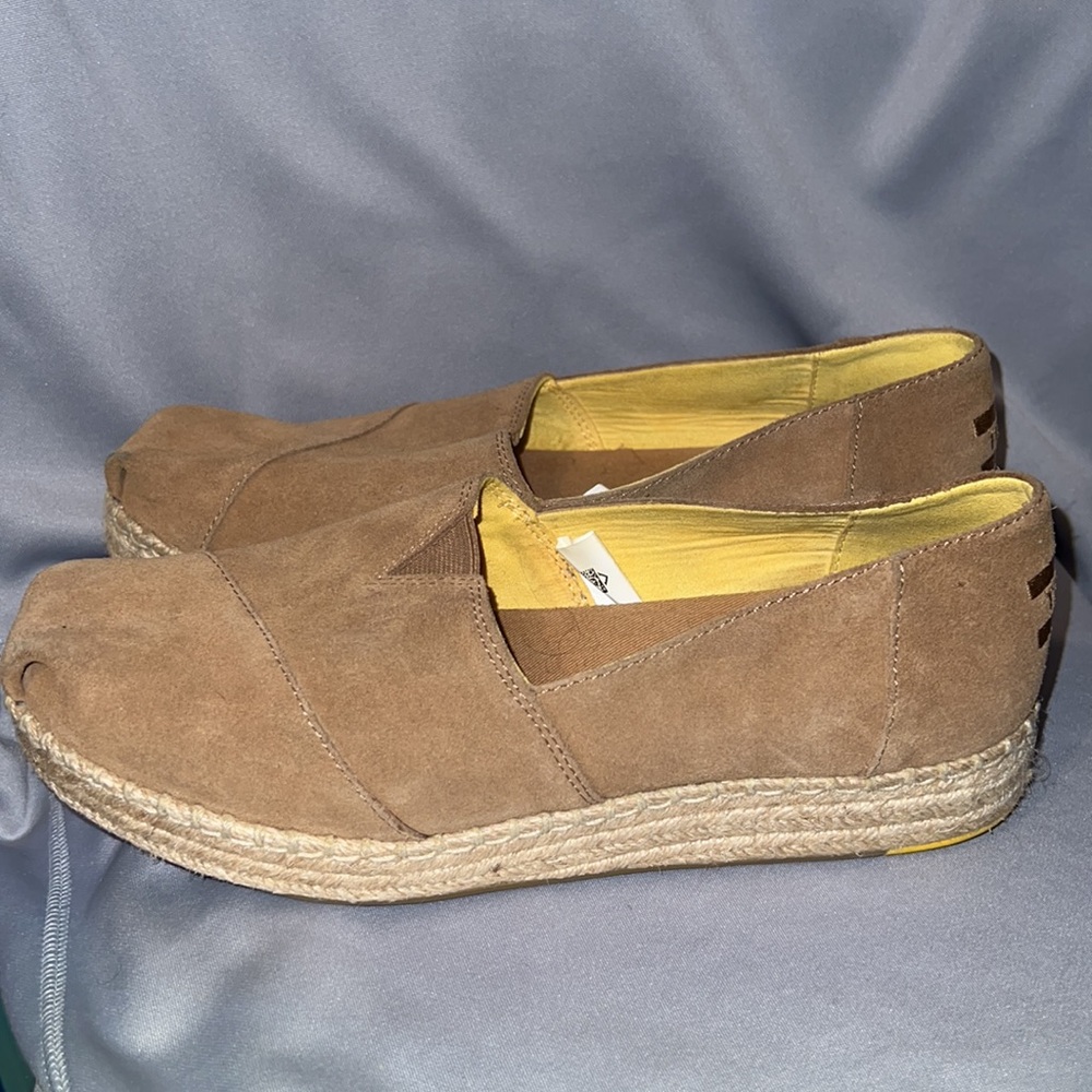 Toms, Suede, size 9 - Picture 2 of 10